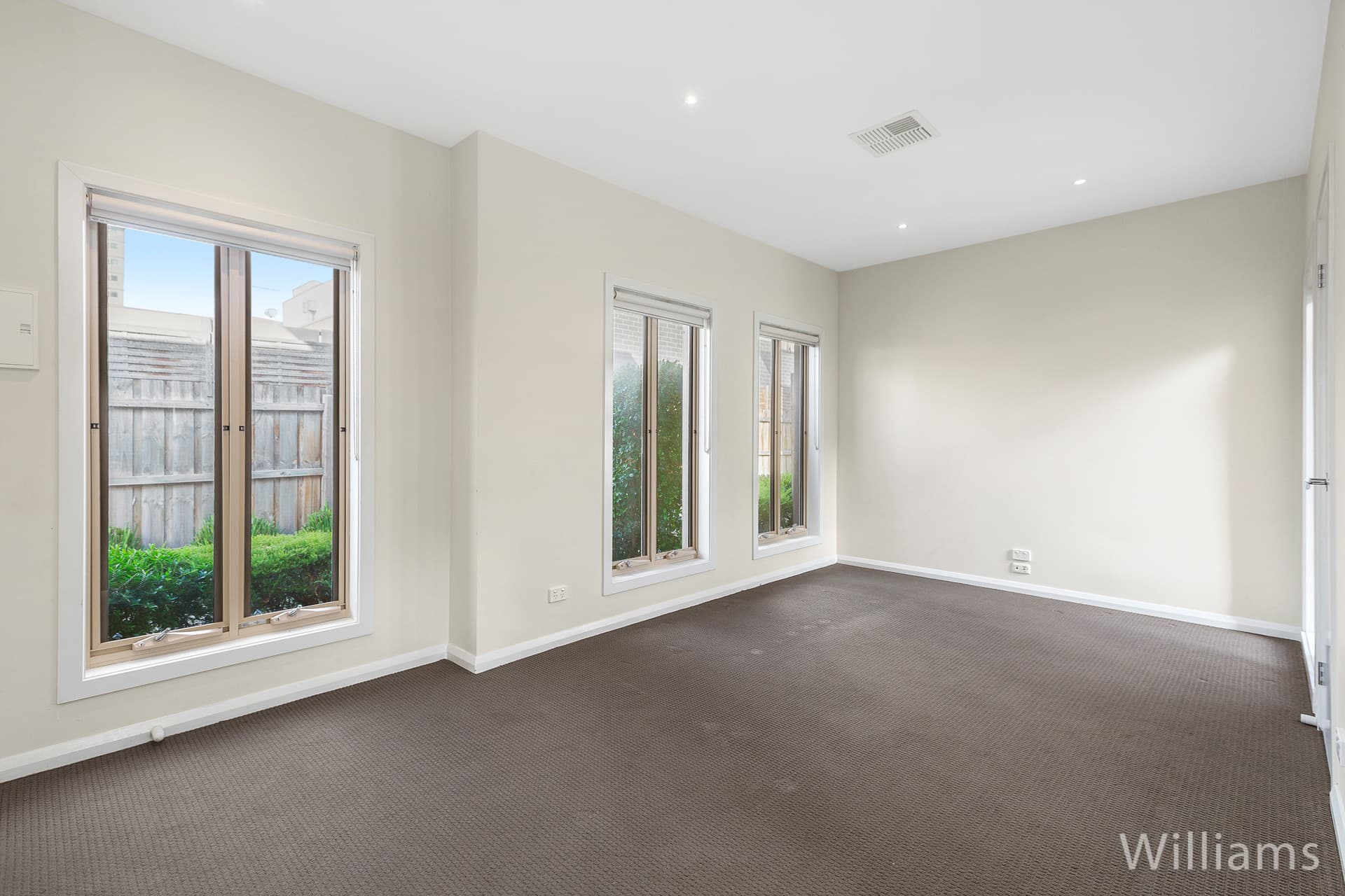2/160 Aitken Street, Williamstown - Thumbnail 5