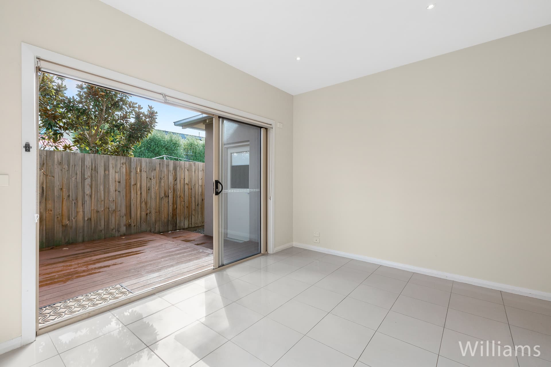 2/160 Aitken Street, Williamstown - Thumbnail 8