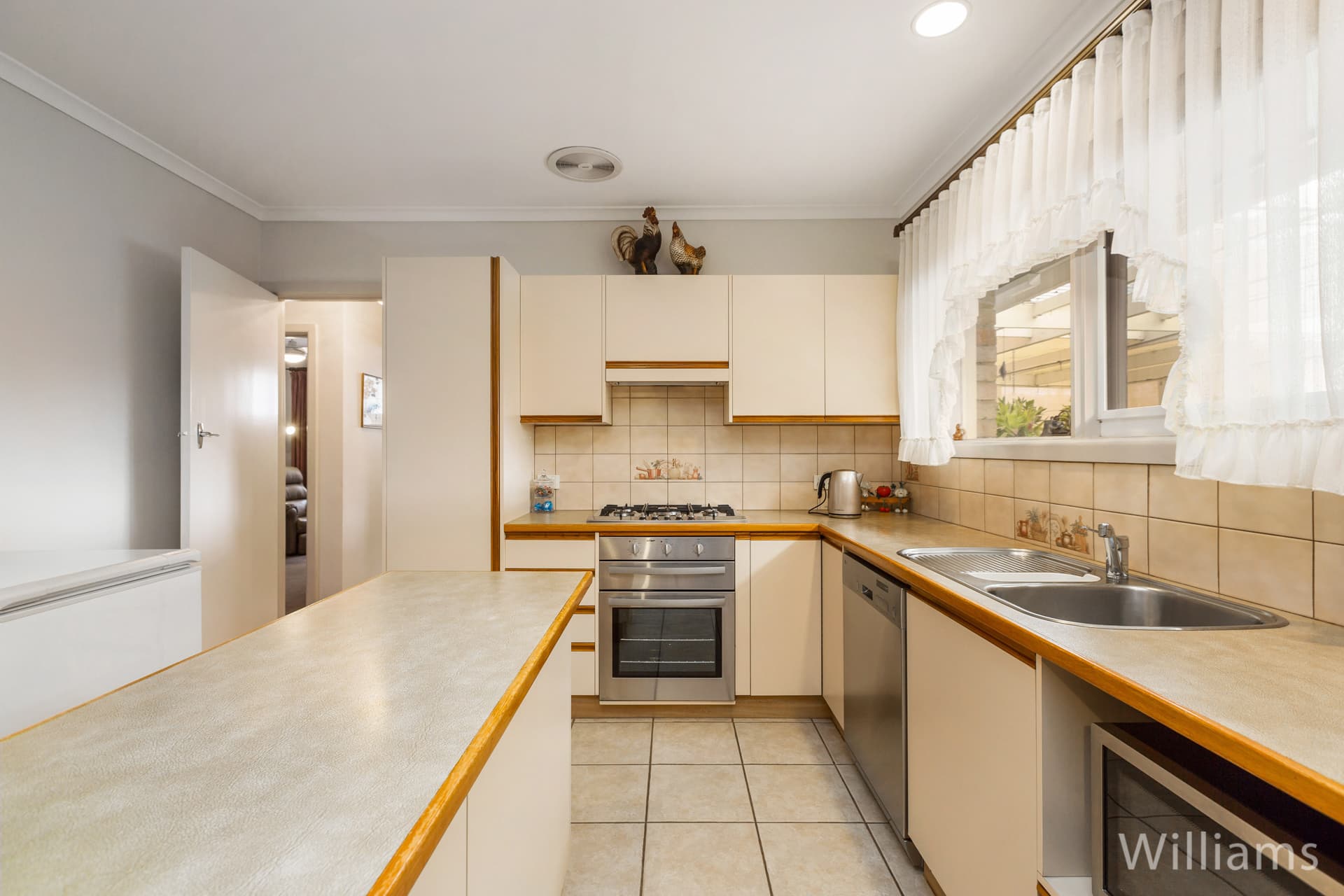 55 Bracken Grove, Altona - Thumbnail 4