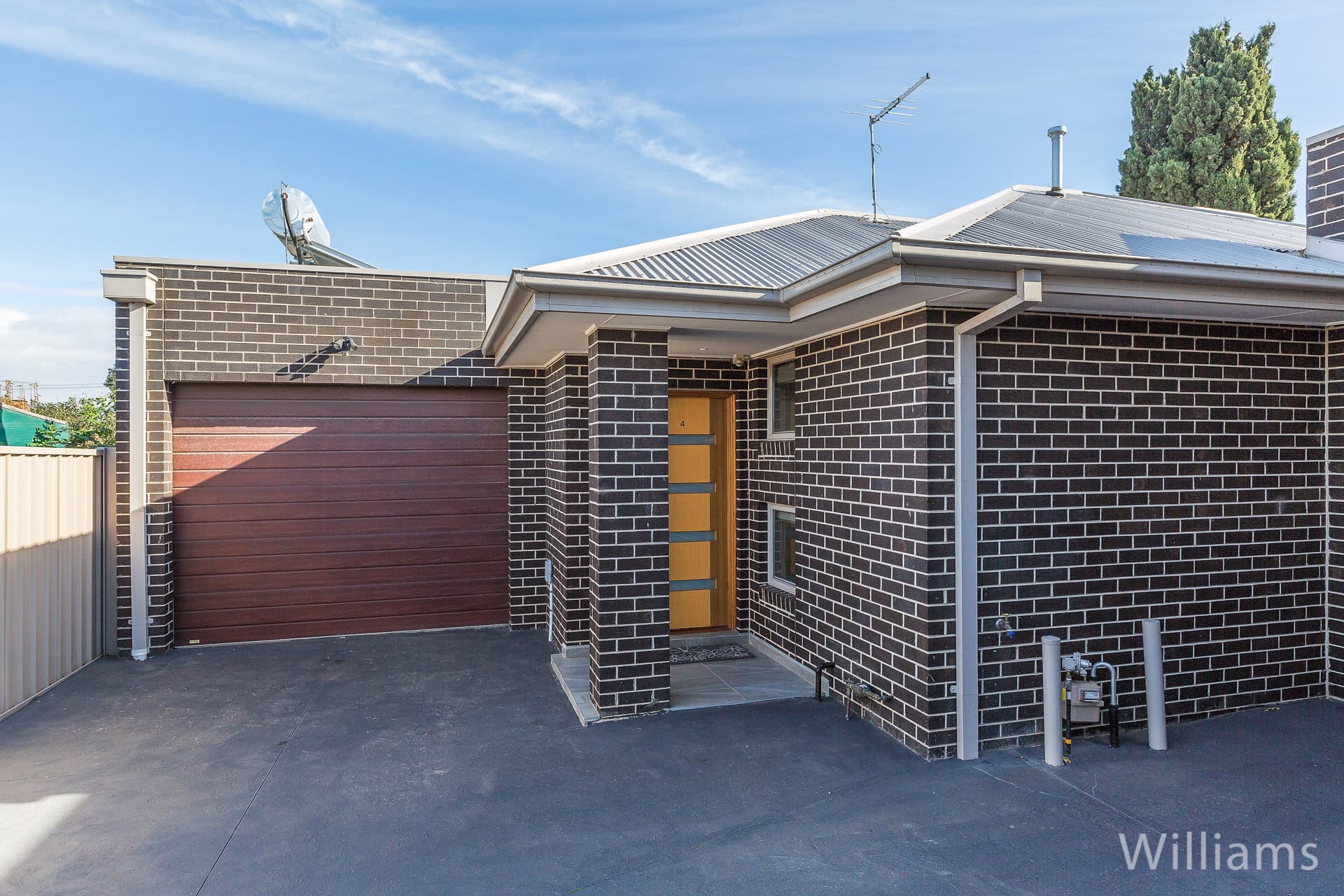 4/4 Rymill Court, Altona North - Image 1