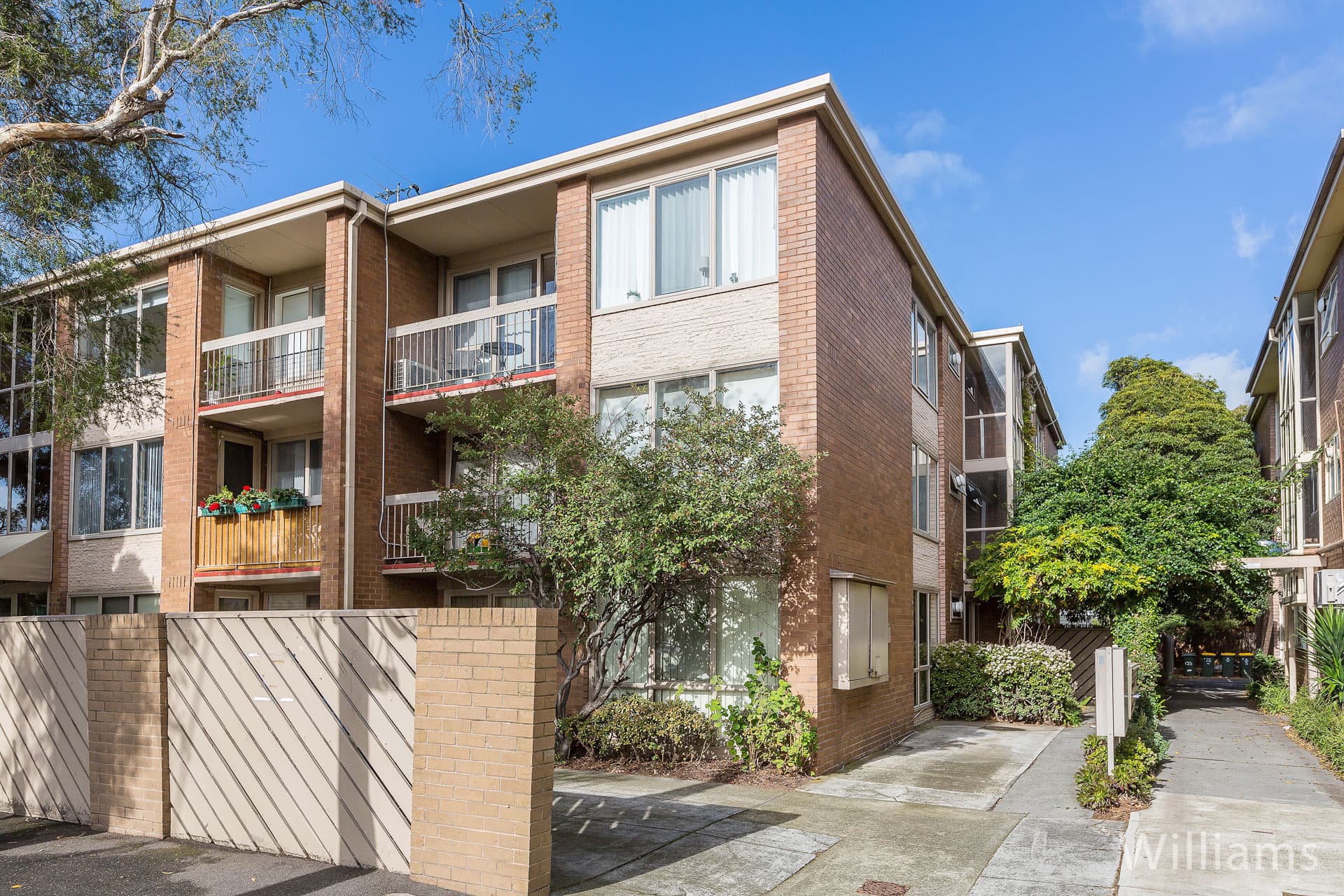 16/99 Melbourne Road, Williamstown - Image 1