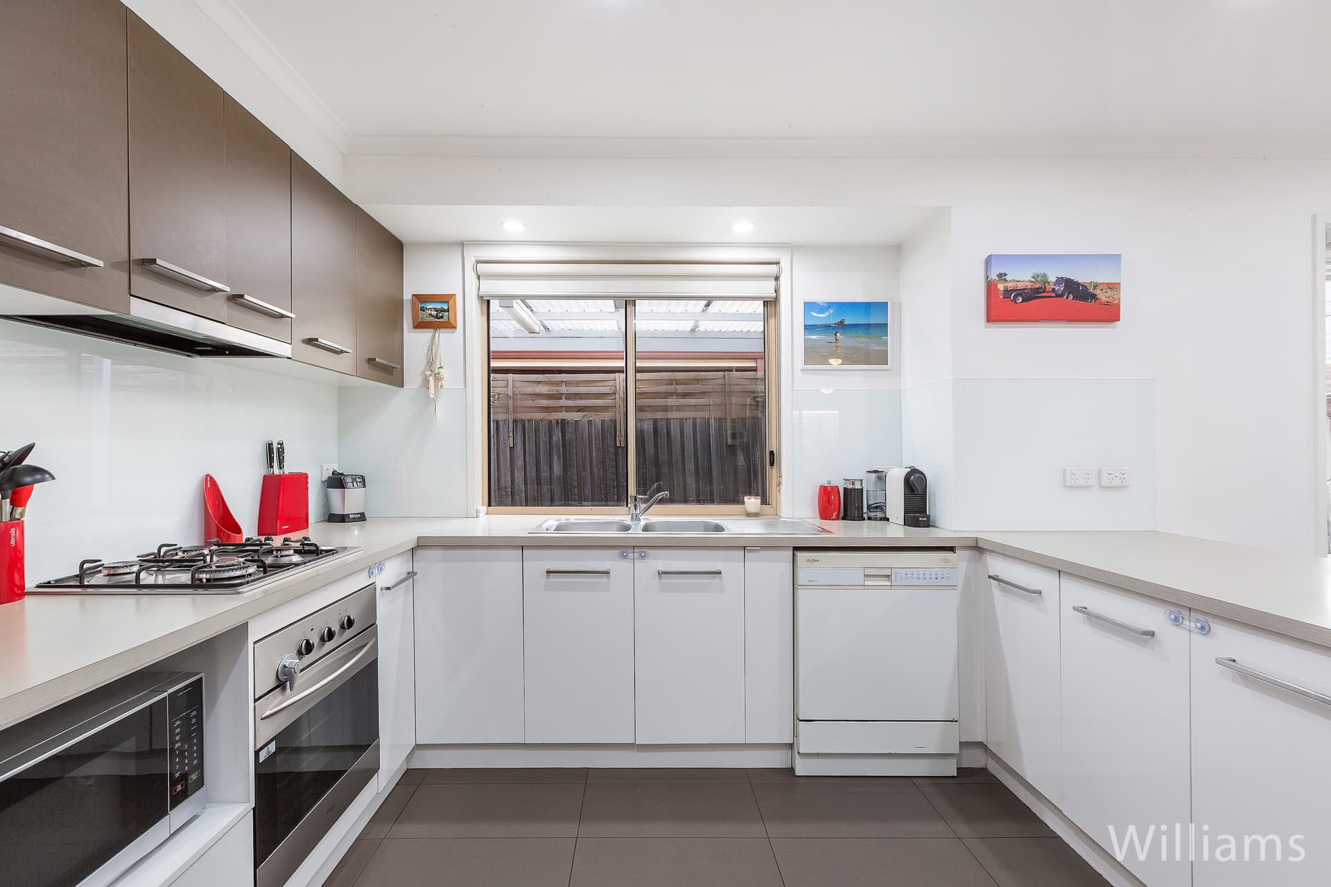 11 Henry Drive, Altona Meadows - Thumbnail 6