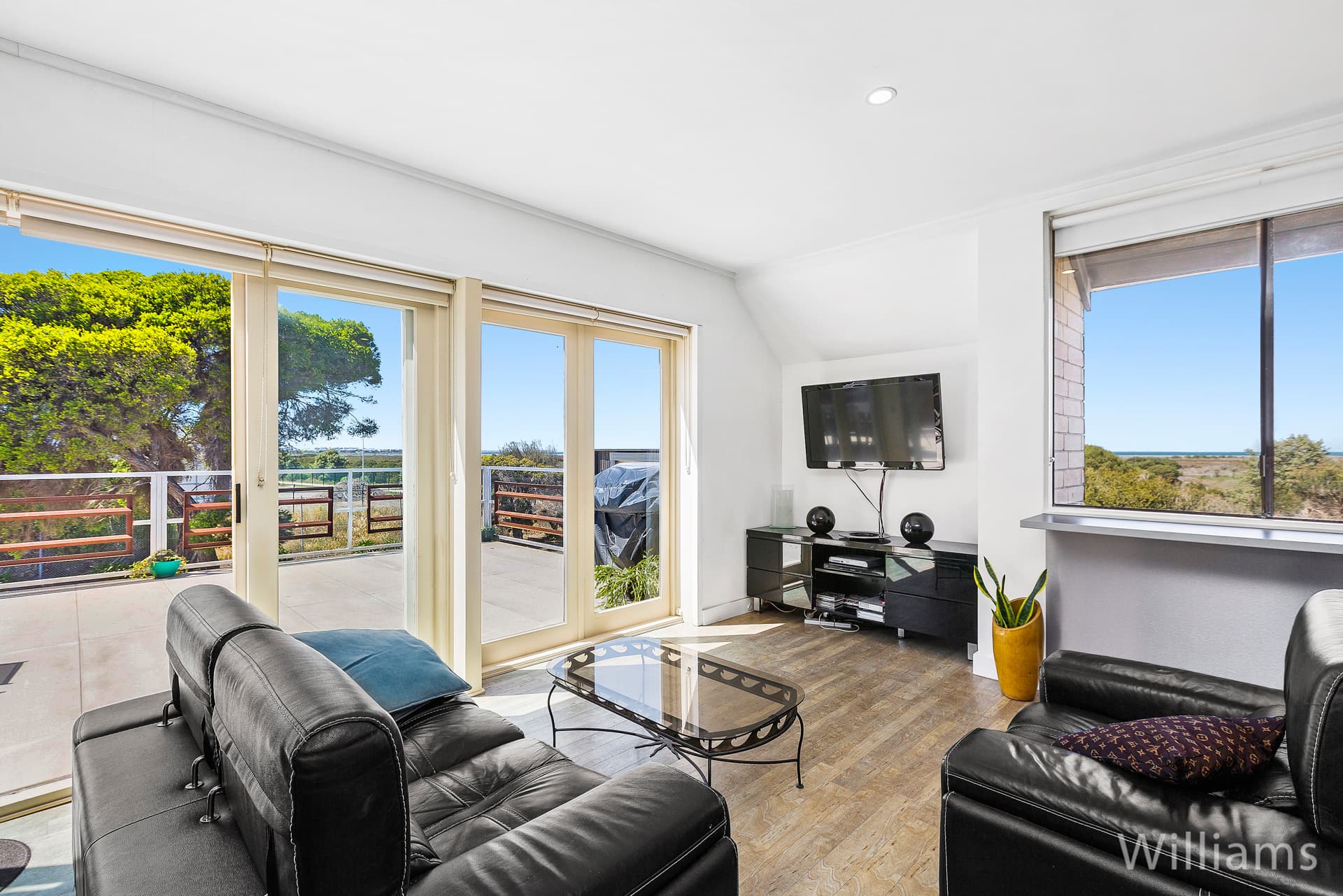 4/12 Techno Park Drive, Williamstown - Thumbnail 3