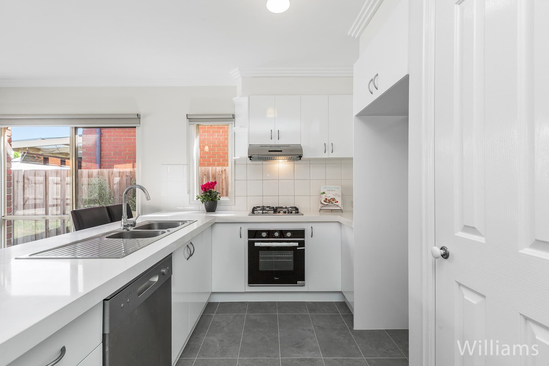92 Saltley Street, South Kingsville - Thumbnail 5