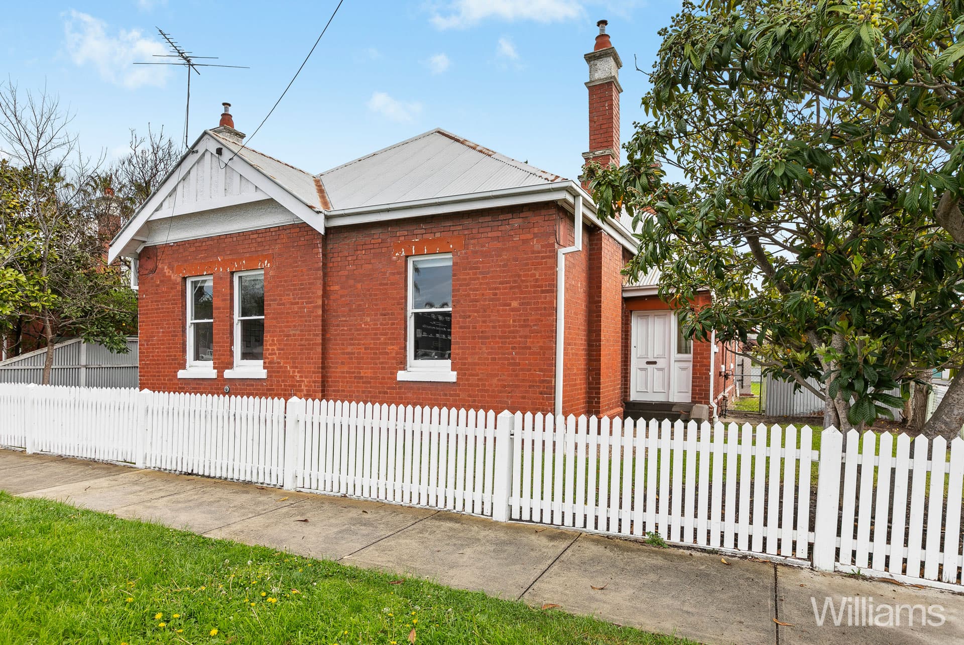 8 Thompson Street, Williamstown - Thumbnail 2