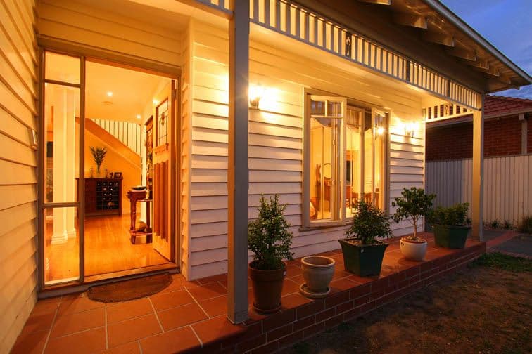 28A Carlisle Crescent, Hughesdale VIC 3166, Hughesdale - Thumbnail 2