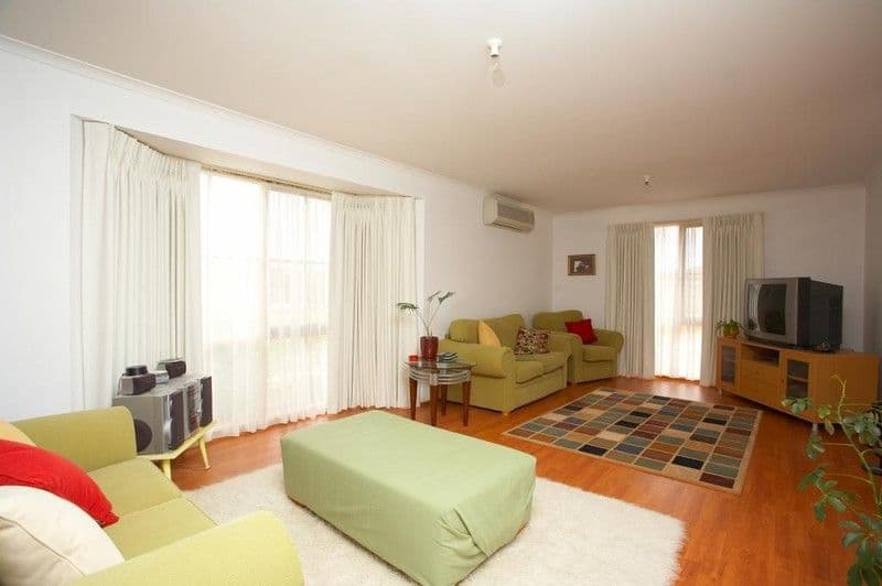 5 Walsingham Crescent, MELTON VIC 3337, Melton - Thumbnail 2