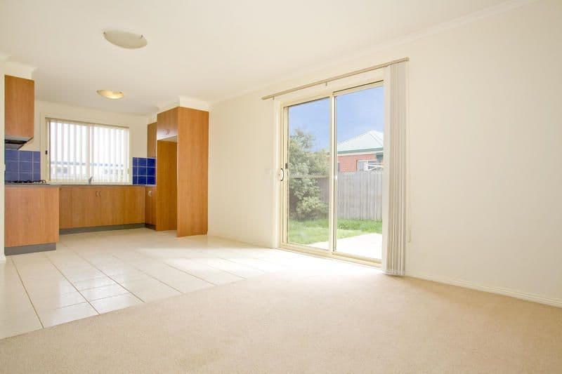 32 Myrtle Grove, NORTH SHORE VIC 3214, North Shore - Thumbnail 2