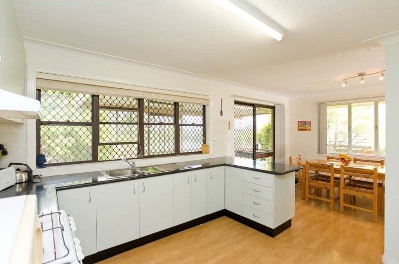 15 Cresthaven Drive, MANSFIELD QLD 4122, Mansfield - Thumbnail 2