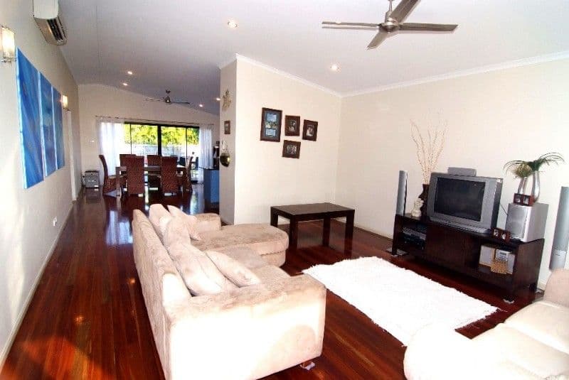122 Shute Harbour Road, CANNONVALE QLD 4802, Cannonvale - Thumbnail 2