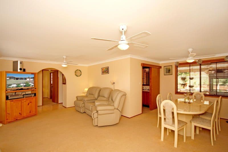 92 Albatross Circuit, WORONORA HEIGHTS NSW 2233, Woronora Heights - Thumbnail 2