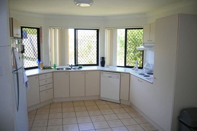 6 Kenrick Close, WAKERLEY QLD 4154, Wakerley - Thumbnail 2