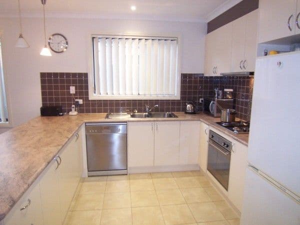 19 Sherbourne Drive, CARRUM DOWNS VIC 3201, Carrum Downs - Thumbnail 2