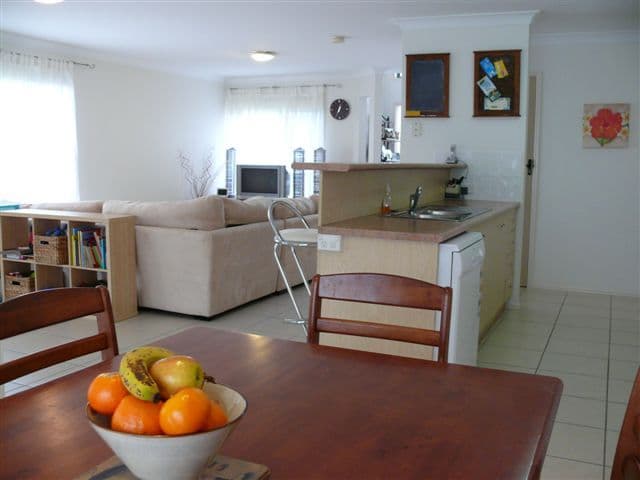 16 Hialeah Crescent, HELENSVALE QLD 4212, Helensvale - Thumbnail 2