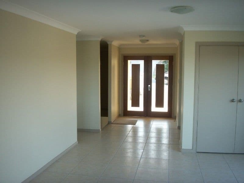 8 Angourie Crescent, PACIFIC PINES QLD 4211, Pacific Pines - Thumbnail 7