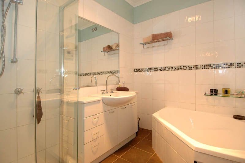24 Breakwater Road, EAST GEELONG VIC 3219, East Geelong - Thumbnail 3