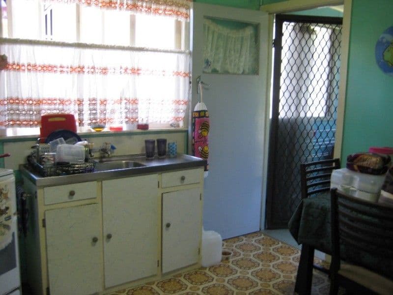 22 Coleman Street, GRACEVILLE QLD 4075, Graceville - Thumbnail 2