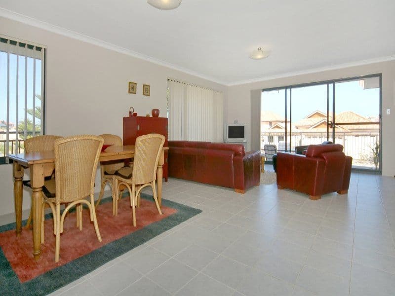 4/10-12 Jennifer Avenue, Runaway Bay, QLD, 4216, Runaway Bay - Thumbnail 4