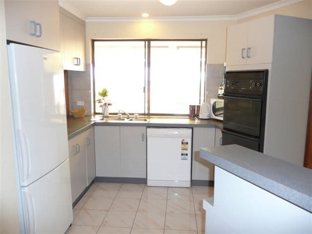 24  Vennachar Drive, HALLETT COVE SA 5158, Hallett Cove - Thumbnail 3