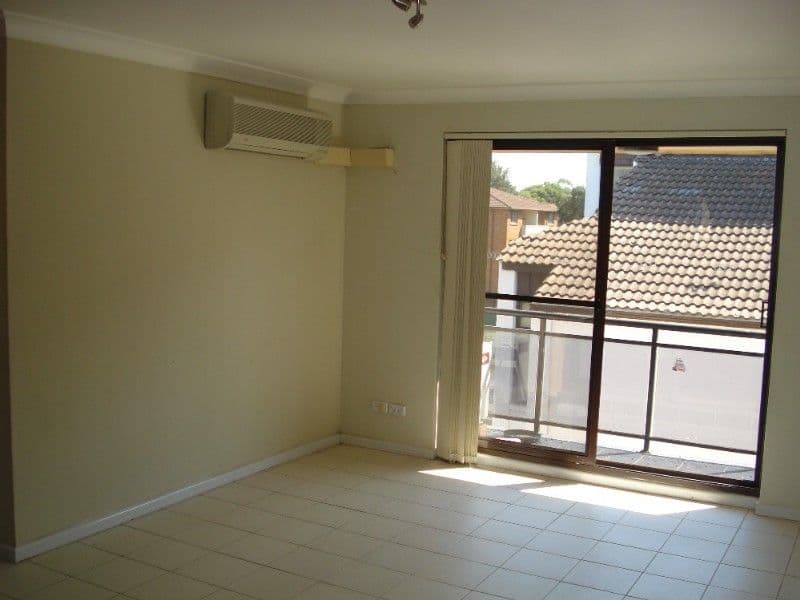 15 Hart Street, WARWICK FARM NSW 2170, Warwick Farm - Thumbnail 4