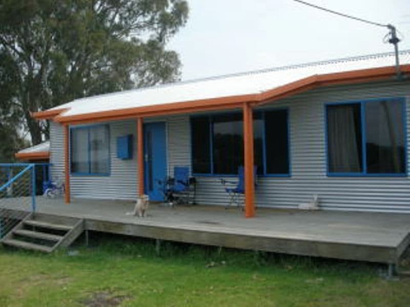 11 Beach Road, GRAVELLY BEACH TAS 7276, Gravelly Beach - Thumbnail 2