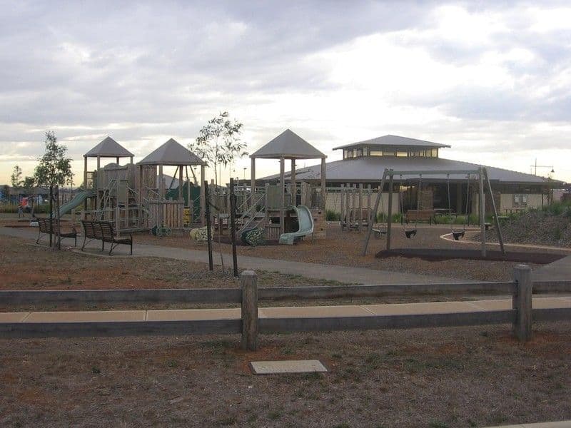 34 Emma Drive, TARNEIT VIC 3029, Tarneit - Thumbnail 2