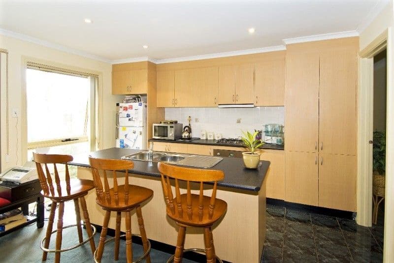 15 Scotland Avenue, GREENSBOROUGH VIC 3088, Greensborough - Thumbnail 2