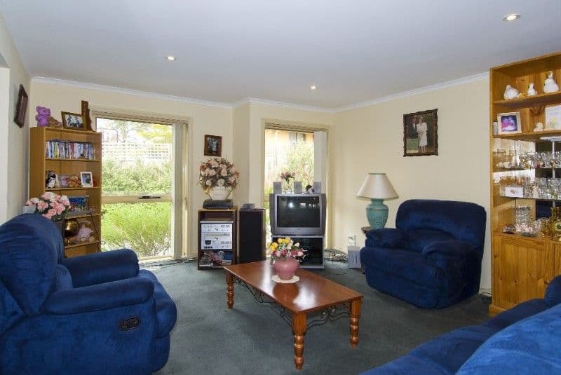 15 Scotland Avenue, GREENSBOROUGH VIC 3088, Greensborough - Thumbnail 4