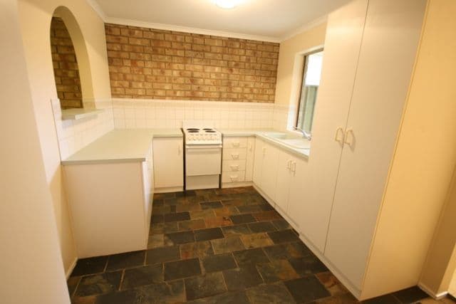 UNIT 4, 48 SUNNYMEAD Drive, ABERFOYLE PARK SA 5159, Aberfoyle Park - Thumbnail 2