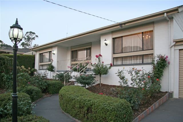 12 Greenslopes Dr., MOOROOLBARK VIC 3138, Mooroolbark - Thumbnail 2