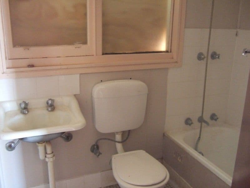 19 Lawton Street, BROKEN HILL NSW 2880, Broken Hill - Thumbnail 3
