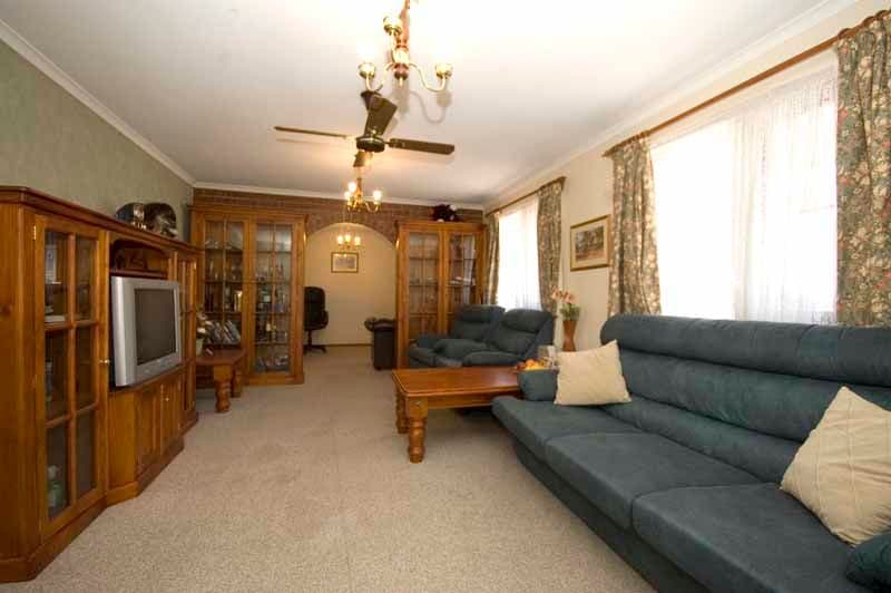 33 Daveys Road, FLAGSTAFF HILL SA 5159, Flagstaff Hill - Thumbnail 2