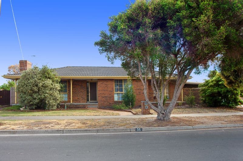 35 Bainbridge Close, CRAIGIEBURN VIC 3064, Craigieburn - Image 1