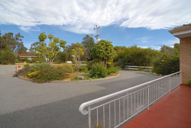 26 Temby Avenue, KALAMUNDA WA 6076, Kalamunda - Thumbnail 4