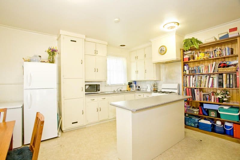 16 Winstanley Road, EAST GEELONG VIC 3219, East Geelong - Thumbnail 2