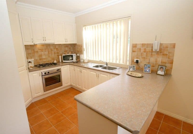 110 St Helena Road, GREENSBOROUGH VIC 3088, Greensborough - Thumbnail 2