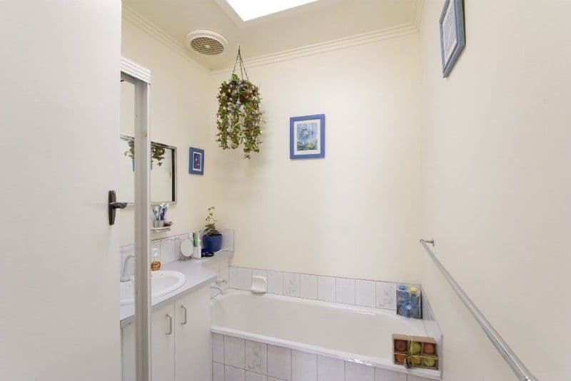 70 Leonard Avenue, GLENROY VIC 3046, Glenroy - Thumbnail 6