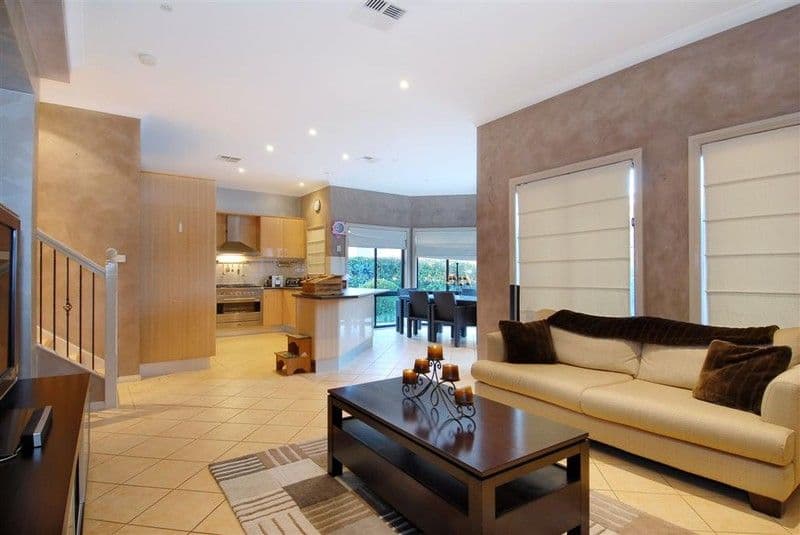 17  Hamish Court, BEAUMONT HILLS NSW 2155, Beaumont Hills - Thumbnail 2