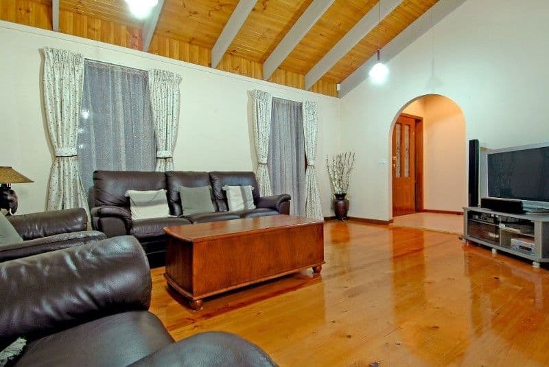 7 Ratcliffe Close, MILL PARK VIC 3082, Mill Park - Thumbnail 2