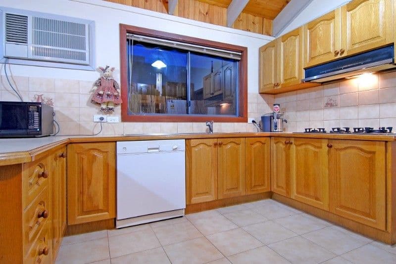 7 Ratcliffe Close, MILL PARK VIC 3082, Mill Park - Thumbnail 4