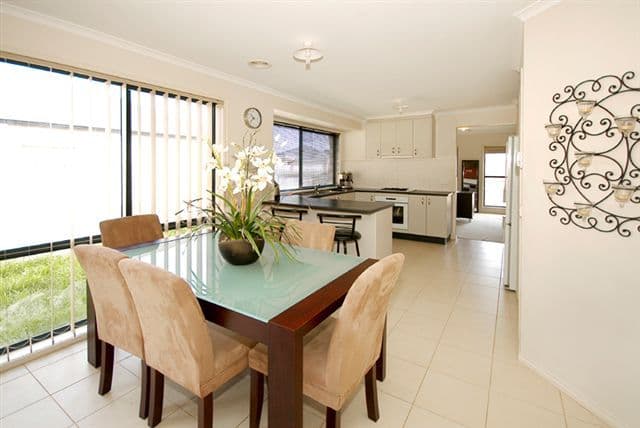 18 Mittagong Rise, CRAIGIEBURN VIC 3064, Craigieburn - Thumbnail 2