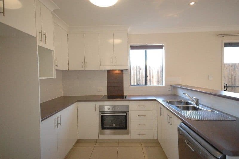 8 Gatfield Street, NEWTOWN QLD 4350, Newtown - Thumbnail 3