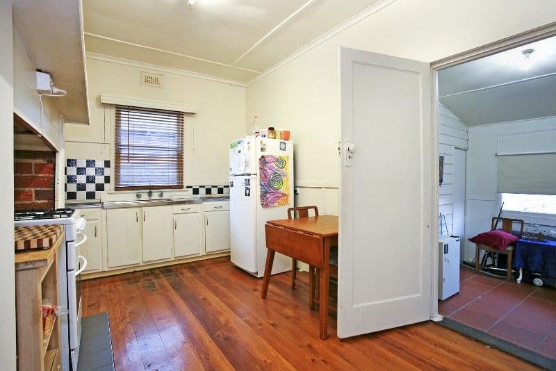 18 Addis Street, GEELONG WEST VIC 3218, Geelong West - Thumbnail 3