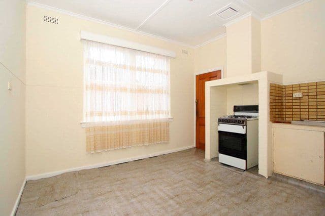 13 Connolly Avenue, COBURG VIC 3058, Coburg - Thumbnail 2