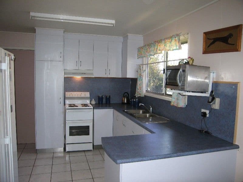 3 Holmes Drive, BEACONSFIELD QLD 4740, Beaconsfield - Thumbnail 3