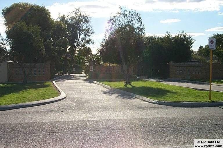 208 Burslem Drive, MADDINGTON WA 6109, Maddington - Thumbnail 2