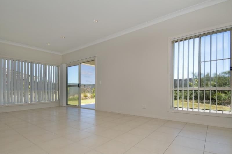 8 Pebbly Creek Crescent, LITTLE MOUNTAIN QLD 4551, Little Mountain - Thumbnail 6
