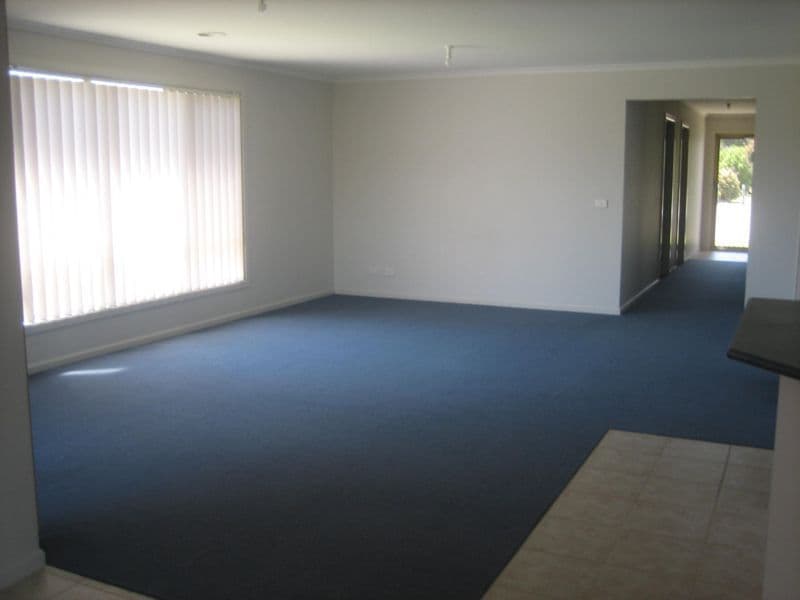 11 Wattlebird Court, NARRE WARREN VIC 3805, Narre Warren - Thumbnail 3