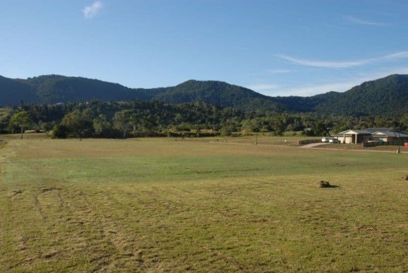 9 Henderson Street, CANNONVALE QLD 4802, Cannonvale - Thumbnail 2