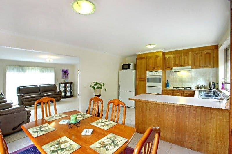 17 Carroll Crescent, MILL PARK VIC 3082, Mill Park - Thumbnail 2